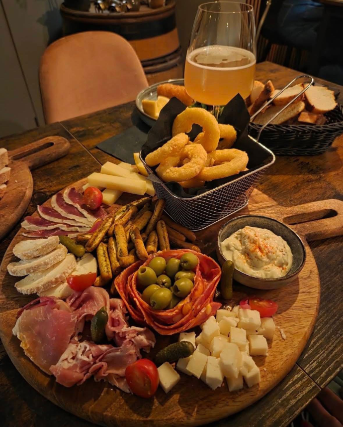Tapas maison à partager à L’Eminessence, restaurant intimiste à Émines.